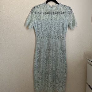Lulus Lace Midi dress Size Small